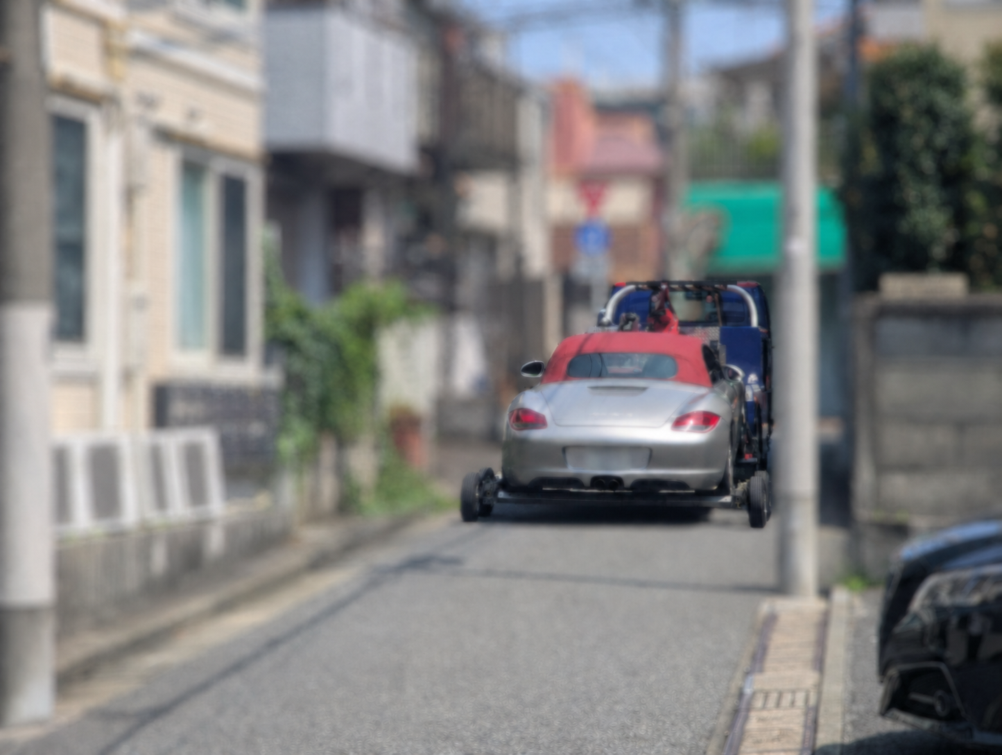 故障して積載車で運ばれる車